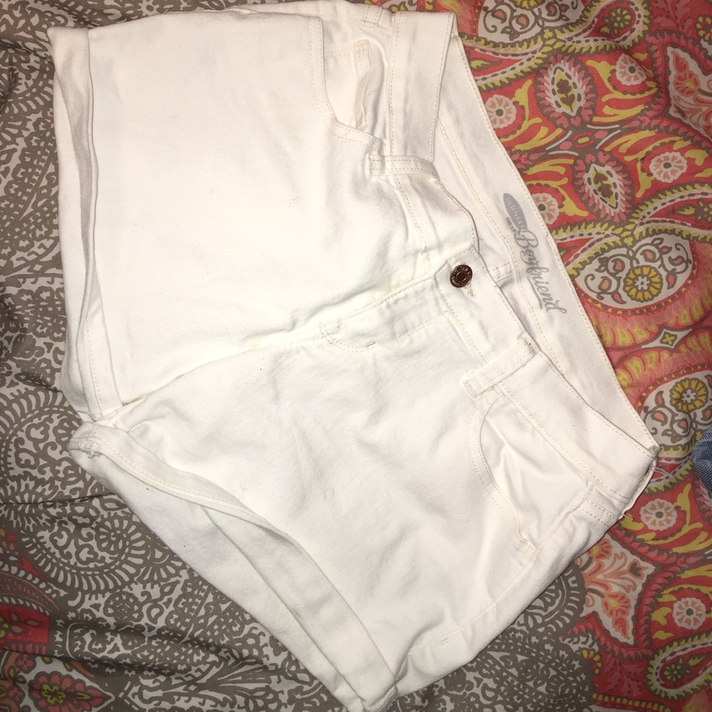 WHITE SHORTS - Picture 2 of 5